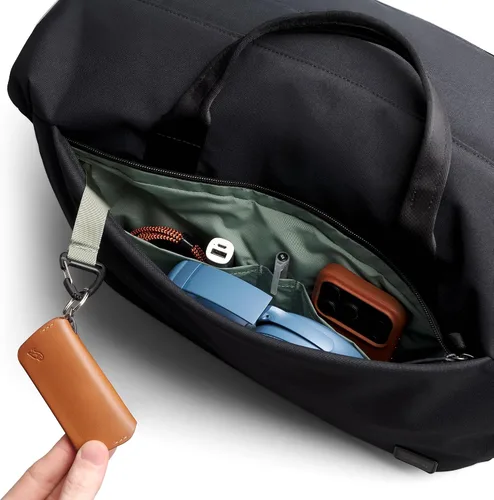 Vista 4 de Bellroy Classic Duffel 35L (bolsa de fin de semana casual con fácil organización), Negro, Talla única