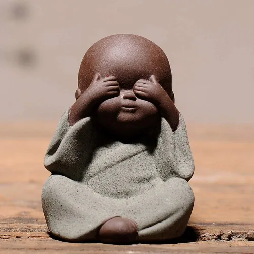 Vista 4 de 4 figuras de cerámica de cuatro monjes sabios, lindas mascotas de té de porcelana blanca (oído/ver/hablar/no hacer el mal) - Mini adorno zen