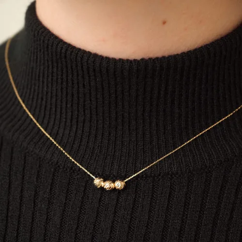 Vista 2 de Collar de tres bolas de oro macizo de 14 quilates Collares de oro amarillo de 14 quilates para mujer Collar con colgante de cuentas pequeñas