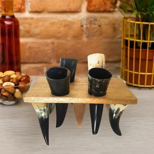 Vista 7 de Juego de 4 cuernos vikingos antiguos, copas Mead & Ale con soporte de madera, cáliz nórdicos medievales para fiestas, festivales, bar en casa