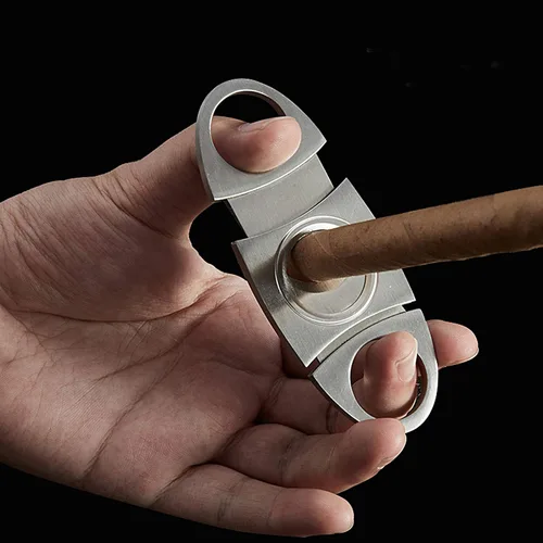 Vista 5 de Cortador de puros, guillotina de acero inoxidable liso para puros, hoja de doble corte, 1 paquete de accesorios exquisitos plateados para cigarros