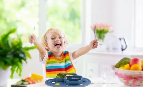 Vista 6 de Platos divididos de silicona para niños pequeños, platos portátiles antideslizantes con ventosa para niños, bebés y niños, sin BPA (azul oscuro)