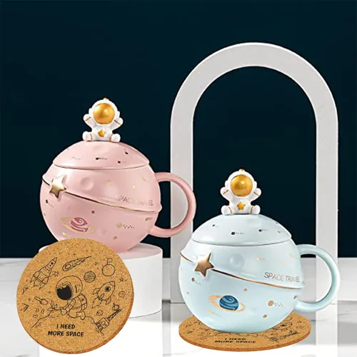 Vista 5 de Yalucky Taza Kawaii de Astronauta Copa Espacial con Planeta en Relieve, Linda Taza de Café de Cerámica, Taza Novedosa con Tapa y Cuchara para Café