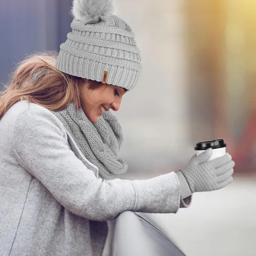 Vista 7 de Aneco Conjuntos cálidos de invierno para mujer, con pompones de piel de punto, gorro con lazo circular, bufanda para pantalla táctil, accesorios