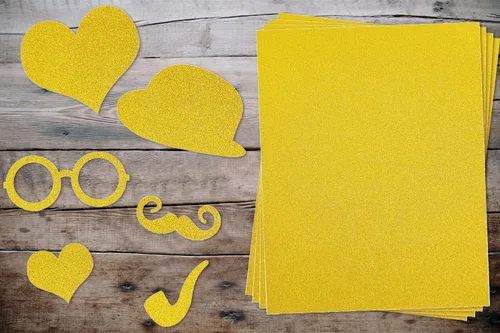 Vista 4 de Papel de cartulina dorado pesado con purpurina, 50 hojas (300 GSM = 110 libras de cubierta), papel con purpurina tamaño carta de 8.5 x 11 pulgadas