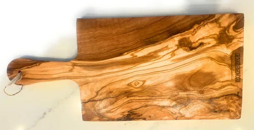 Vista 16 de Tabla de charcutería de madera de olivo rústica hecha a mano de 16" con borde de corteza por Orchard Hardwoods - Bandeja para cortar, picar, servir.
