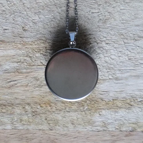 Vista 4 de vitruvian man, leonardo da vinci, vitruvian jewelry, da vinci necklace, vitruvian pendant, artist jewelry, artist gift