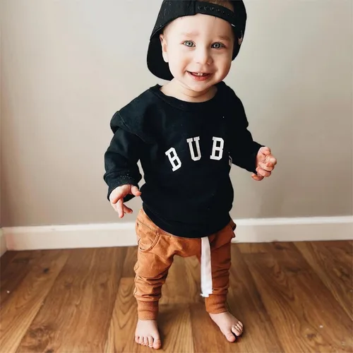 Vista 2 de Conjunto de 2 piezas de ropa para bebé y niño, sudadera con cuello redondo con letras y pantalones casuales de otoño e invierno B Negro-marrón