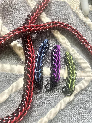 Vista 2 de Red and Black Wallet Chain, Chainmail Wallet Chain, Handmade Wallet Chain, Various Colors to Choose From