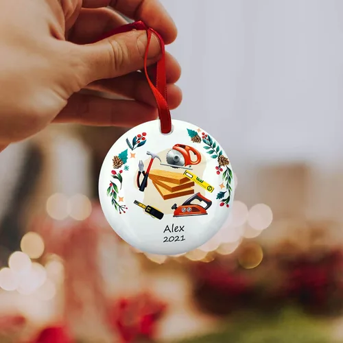Vista 3 de Adorno de Navidad de carpintero personalizado, ornamento de hombre práctico para trabajador de construcción
