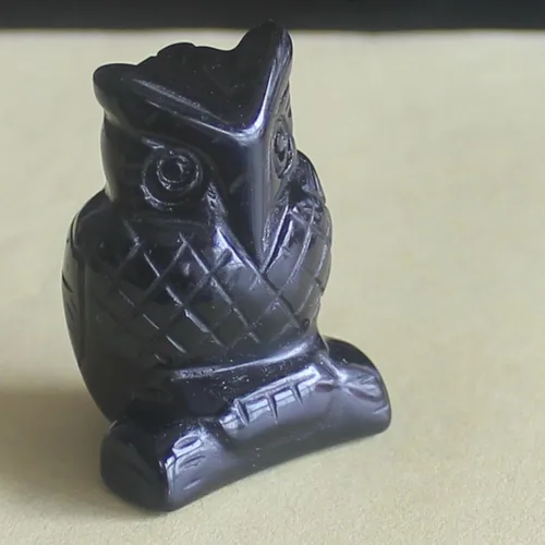 Vista 2 de Figura de búho de cristal tallada a mano de 1.5 pulgadas (obsidiana negra)