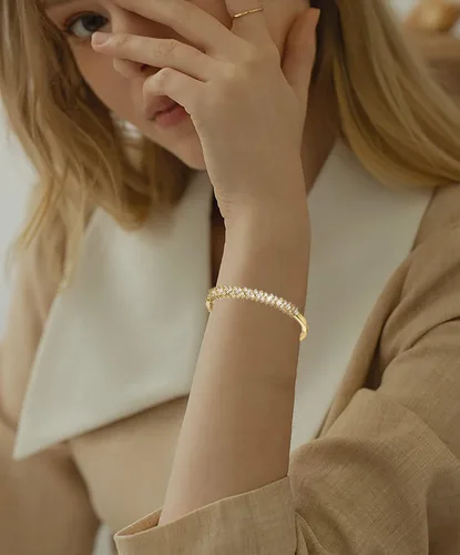 Vista 2 de Cowlyn Brazalete abierto de circonita cúbica pulsera de tenis clásica chapada en oro de 14 quilates joyería para mujeres y niñas no conocido