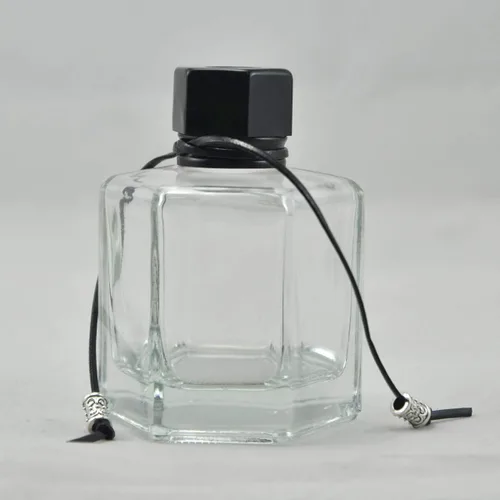 Vista 3 de Juego de 4 botellas difusoras de aceites esenciales de columna hexagonal de 4.1 fl oz (tapa negra)