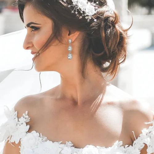 Vista 121 de EleQueen Pendientes de cristal austriaco en tono dorado para mujer, forma de pera de 2.5 pulgadas, color esmeralda