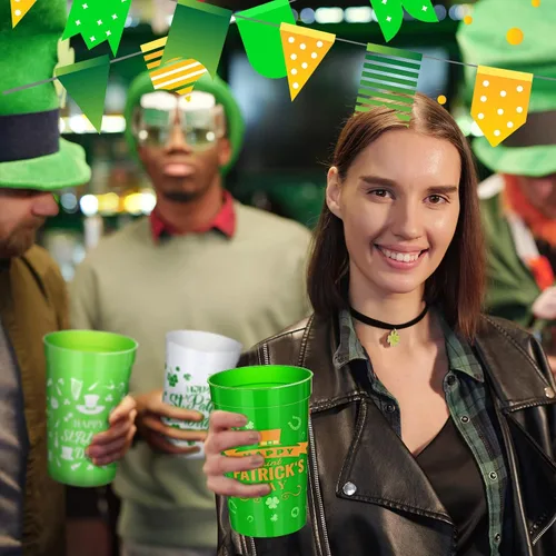 Vista 6 de Meanplan 36 tazas de plástico para el Día de San Patricio de 12 onzas de plástico verde trébol reutilizables a granel para niños y adultos