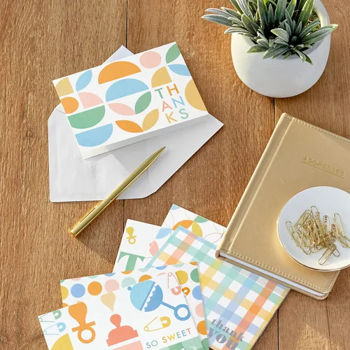 Vista 2 de Hallmark Surtido de tarjetas de agradecimiento para bebé, pastel retro (48 tarjetas con sobres)