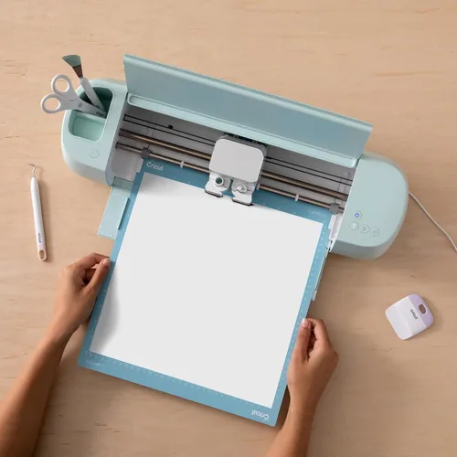 Vista 9 de Cricut® Value Vinilo permanente, color blanco (12 pulgadas x 10 pies)