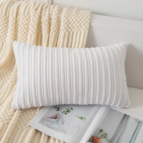 Vista 161 de UGASA - Fundas de almohada decorativas de terciopelo suave y sólidas de Navidad para sala de estar/sofá, 16 x 16 pulgadas, 2 unidades, color burdeos