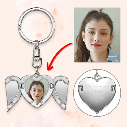 Vista 2 de Jovivi Llavero personalizado con medallón de alas de ángel con foto de corazón para mujer, doble cara, imagen y texto personalizados, accesorios