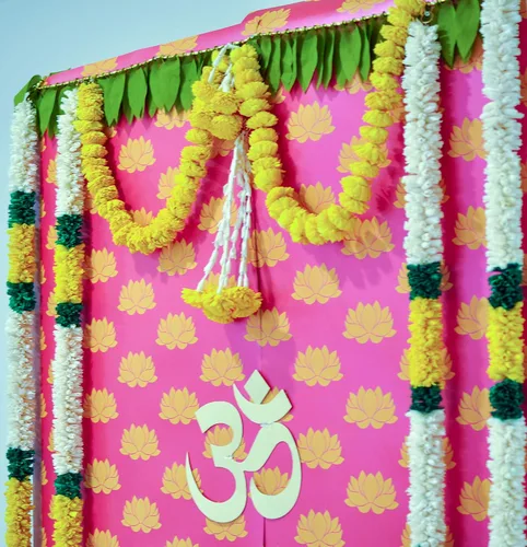 Vista 4 de Desi Favors Hojas de fondo de papel de loto rosa intenso, decoraciones de fondo indio para fondo de boda, juego de pancartas de pared, 72 x 84