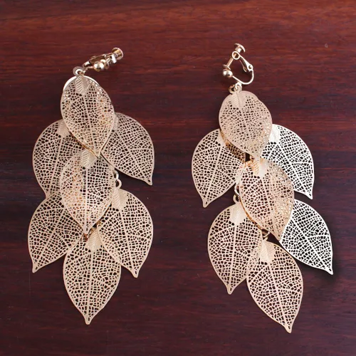 Vista 6 de Grace Jun - Aretes colgantes de varias capas hechos a mano con clip para mujer, no se necesitas tener las orejas perforadas