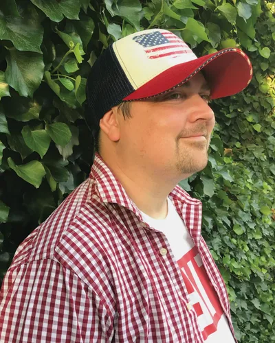 Vista 3 de Fits Y'all USA Flag Americana Structured Trucker Hat for Unisex and 3XL Oversize