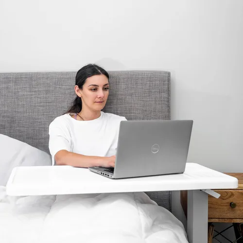 Vista 2 de Carex, mesa auxiliar para cama, mesa rodante con altura ajustable, plana, para comer, trabajar, leer o usar la computadora