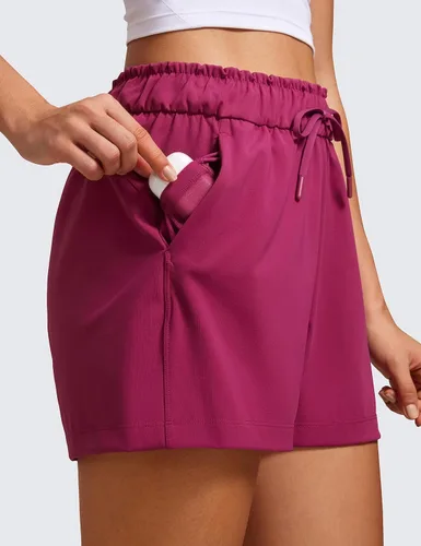 Vista 3 de CRZ YOGA Pantalones cortos deportivos elásticos en 4 direcciones para mujer, de cintura alta, cómodos pantalones cortos casuales de trabajo