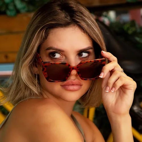 Vista 2 de Dollger Gafas de sol cuadradas retro de gran tamaño para mujeres y hombres, tonos de moda UV400