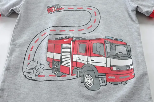 Vista 4 de Pijamas de algodón para niños pequeños, conjunto de 2 piezas con diseño de camión de bomberos, ropa de dormir de excavadora, ropa de verano