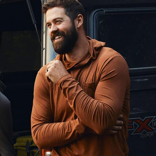 Vista 5 de Free Fly Sudadera con capucha cruzada de bambú para hombre, camisa elástica de peso premium para exteriores con orificios para los pulgares