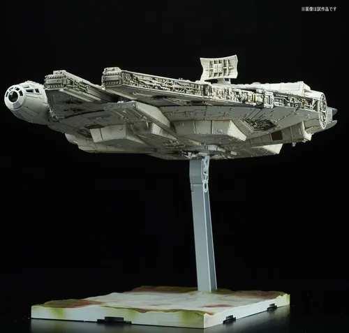 Vista 4 de Bandai Hobby 1/144 Halcón Milenario Star Wars: Los Últimos Jedi