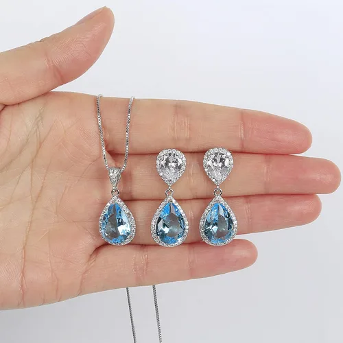 Vista 4 de Conjunto de joyería para boda, aretes de lagrima y collar con dije de circonio cúbico