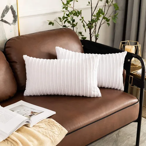 Vista 91 de UGASA - Fundas de almohada decorativas de terciopelo suave y sólidas de Navidad para sala de estar/sofá, 16 x 16 pulgadas, 2 unidades, color burdeos