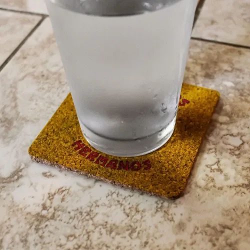 Vista 2 de Breaking Bad Los Pollos Hermanos - Juego de posavasos de corcho de perfil bajo