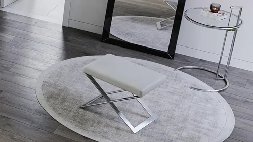 Vista 3 de ZURI Modern Fenix otomana - Cuero sintético blanco con base de acero inoxidable pulido