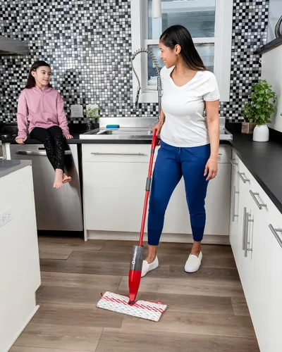 Vista 9 de O-Cedar ProMist MAX Mopa de Spray de Microfibra Elimina el 99% de las Bacterias con Solo Agua, Incluye 1 Repuesto Adicional