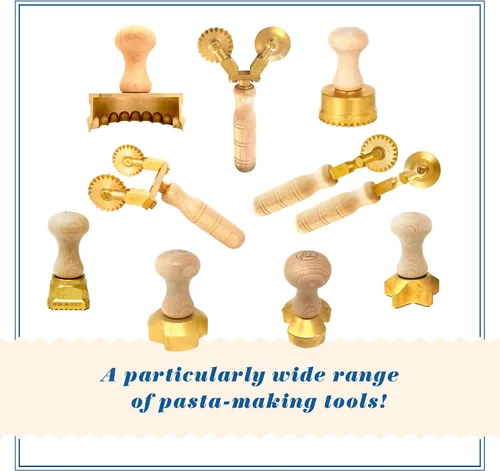 Vista 4 de La Gondola Sello casero para ravioles – redondo suave 1.5 pulgadas Herramienta para hacer pasta italiana para el hogar y negocios Latón y madera
