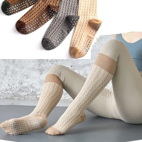 Vista 6 de DETECTIVER Paquete de 3 calcetines de yoga antideslizantes hasta la rodilla, calcetines largos con agarres, calcetines de hospital para mujeres