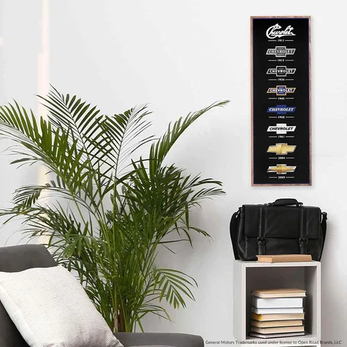 Vista 5 de Open Road Brands Chevrolet Logo Evolution - Decoración de pared de madera vertical - Arte de pared grande de Chevrolet para cueva de hombre o garaje