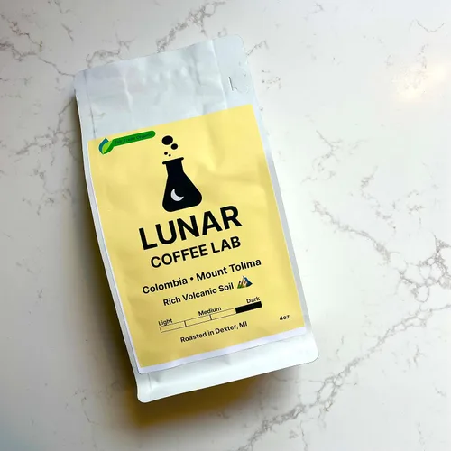 Vista 4 de Lunar Coffee Lab Café orgánico medio tostado medio descafeinado medio – Proceso de agua de montaña medio descafeinado Guatemala, mitad reliquia