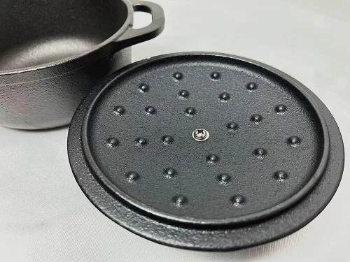 Vista 6 de HAWOK Mini horno holandés de hierro fundido, diámetro 5.51 pulgadas, 23 onzas, con bandeja de bambú, juego de 2, pre-sazonado
