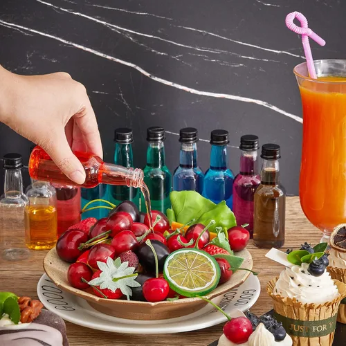 Vista 4 de Tessco 100 Piezas Mini Botellas de Licor de Plástico Mini Botella de Aderezo para Ensalada Navidad Pequeños Chupitos Soportes de Alcohol con Tapa