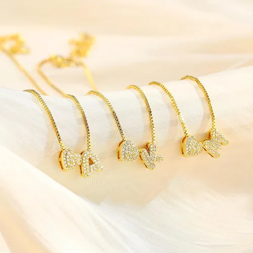 Vista 7 de Turandoss Collar con inicial de corazón de oro para mujer, delicado collar de letras de corazón personalizado chapado en oro de 18 quilates, collar