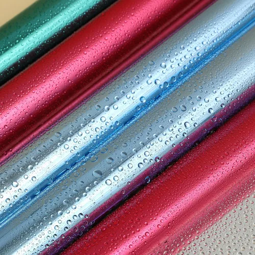 Vista 6 de Rollo de papel de envoltura de regalo de película metálica roja de color liso, para bodas, cumpleaños, Navidad, Día de la Madre, Año Nuevo, baby