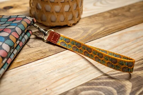 Vista 2 de Lindo llavero de muñeca con cordón de pulsera de cuero para mujer