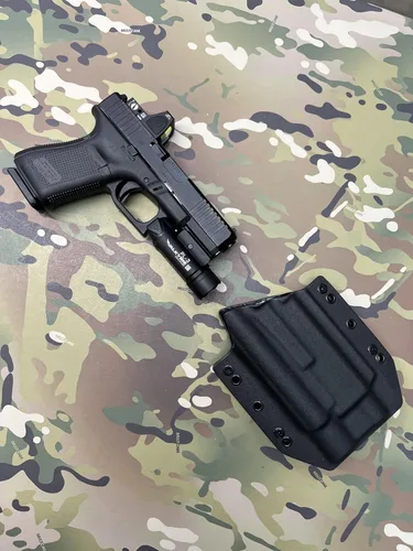 Vista 4 de Funda Kydex negra compatible con Glock 19 Olight PL-3 Valkyrie