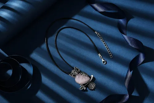 Vista 4 de MAIBAOTA Collares de búho para mujeres y hombres, collar con colgante de piedra de cristal curativa, regalos de Navidad para mujeres, joyas