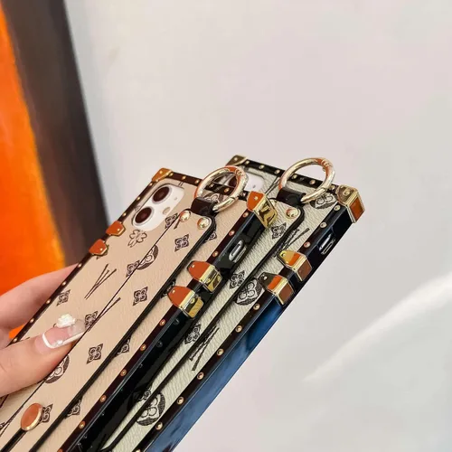 Vista 4 de Funda rectangular de cuero compatible con 11 con correa para pulsera, funda de diseño de lujo para mujeres y niñas, funda protectora con soporte