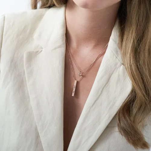 Vista 2 de OAK & LUNA - Personalized Pillar Bar Name Necklace With or Without Diamond - Customized Engraved Inscriptions - Pendant Jewelry Gift for Women, Her